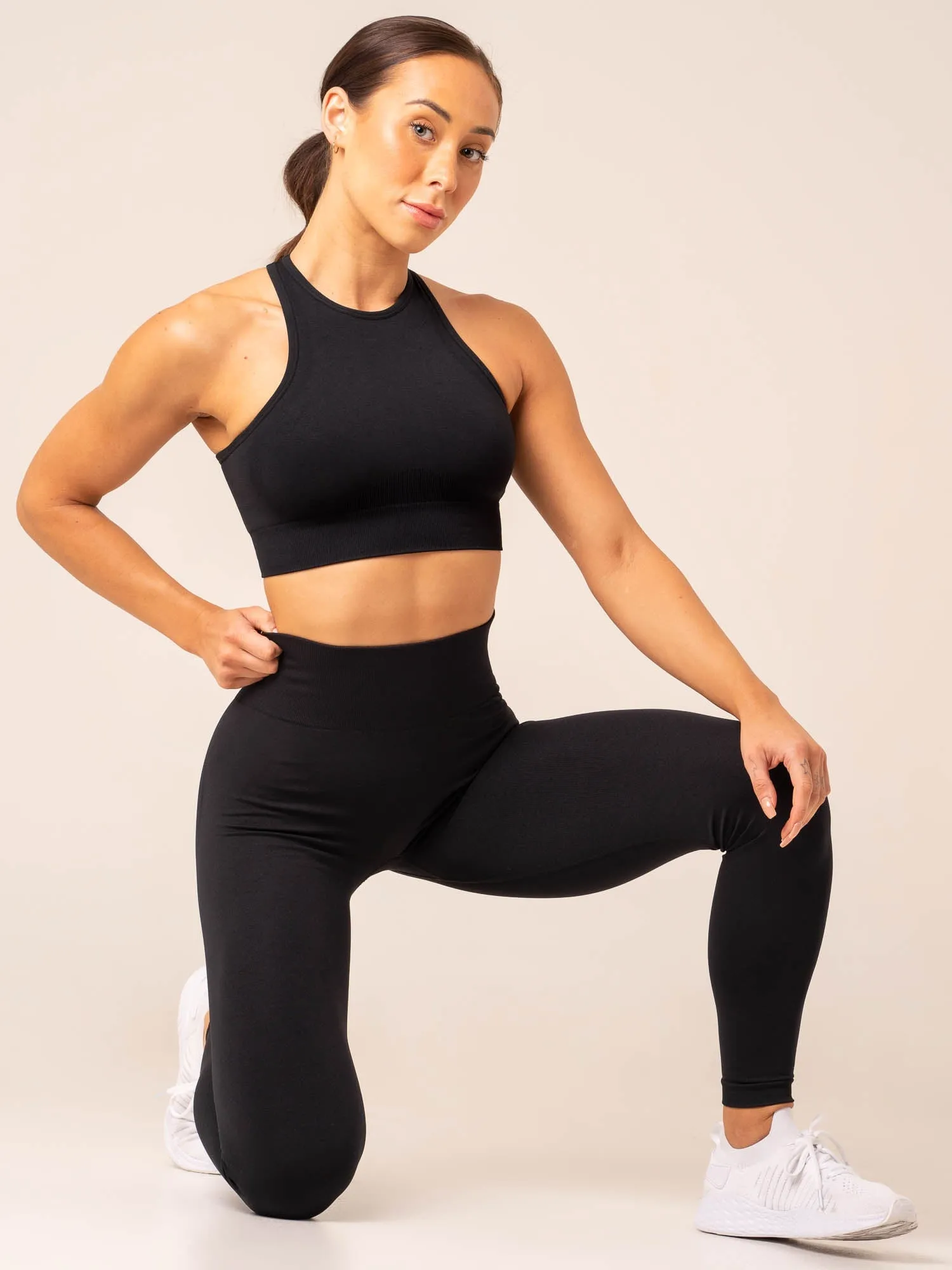 Lift Seamless High Neck Sports Bra - Black