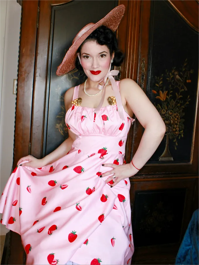 Vintage Fans Look of Strawberry Printed Ruched Bodice Flared A-Line Dress