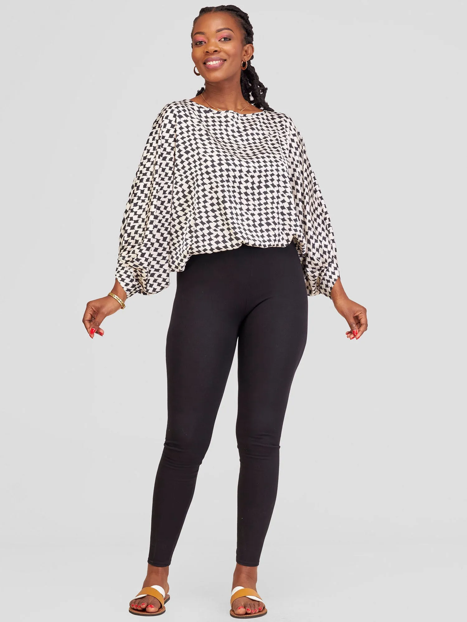 Vivo Sawari Crossed Cuff Batwing Top - Black / White Print