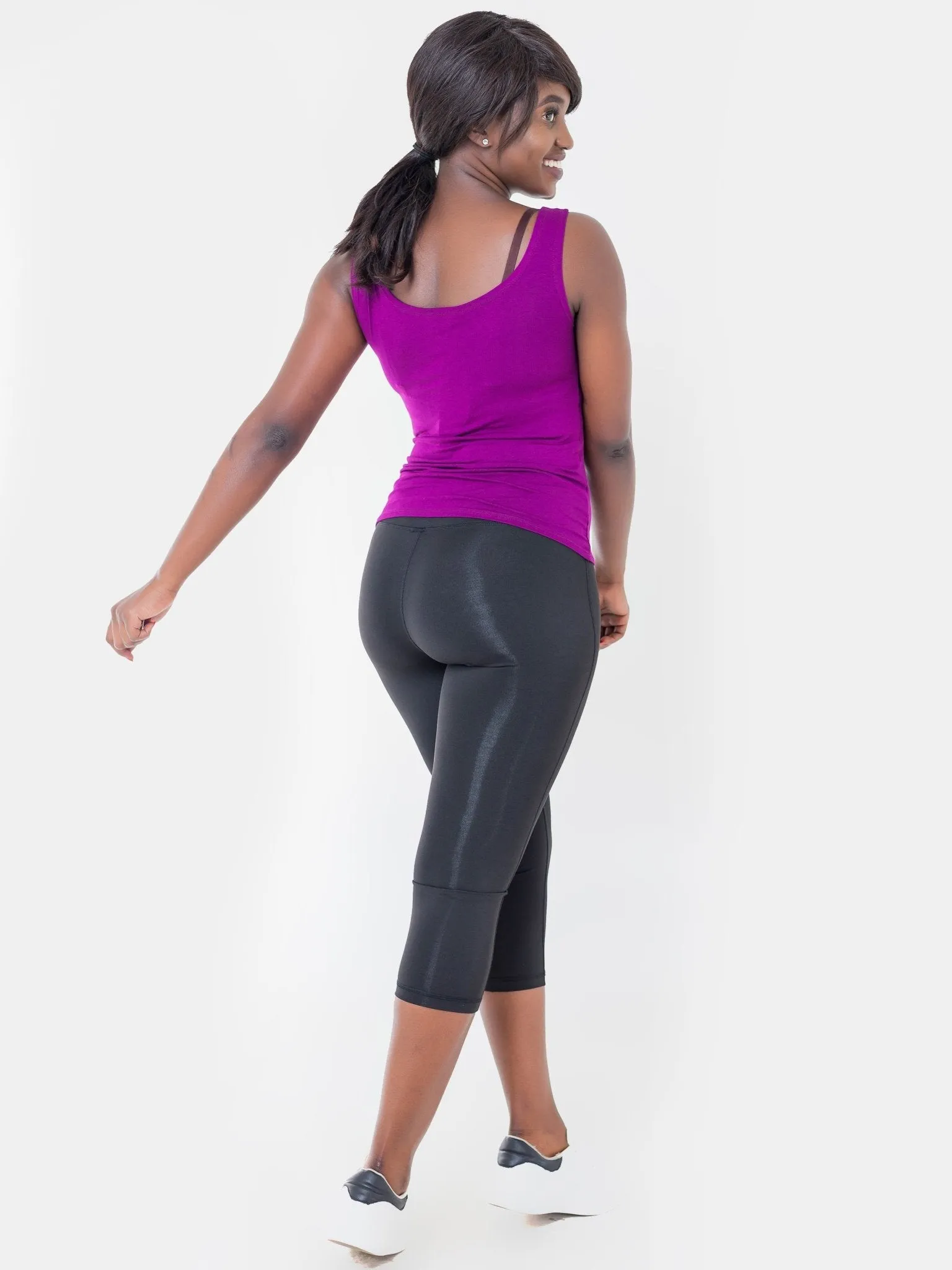 Zoya Basic Capri Leggings - Black